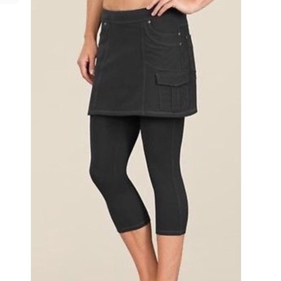 Athleta Pants - Athleta Bettona capris with skirt